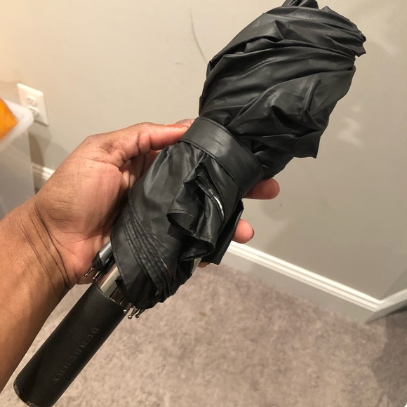 (2) Burberry Umbrellas - Picture 3 of 16